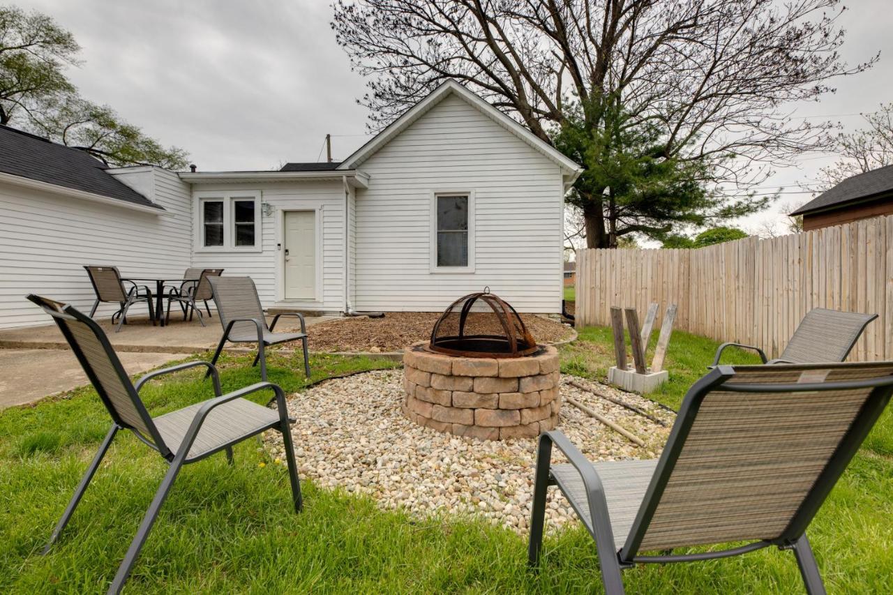 Modern Family Home In Mason With Backyard And Fire Pit Kültér fotó